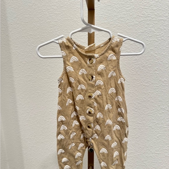 Siix Tan Sleeveless Baby Romper with White Rainbow Pattern organic cotton 0-3 - Picture 2 of 4